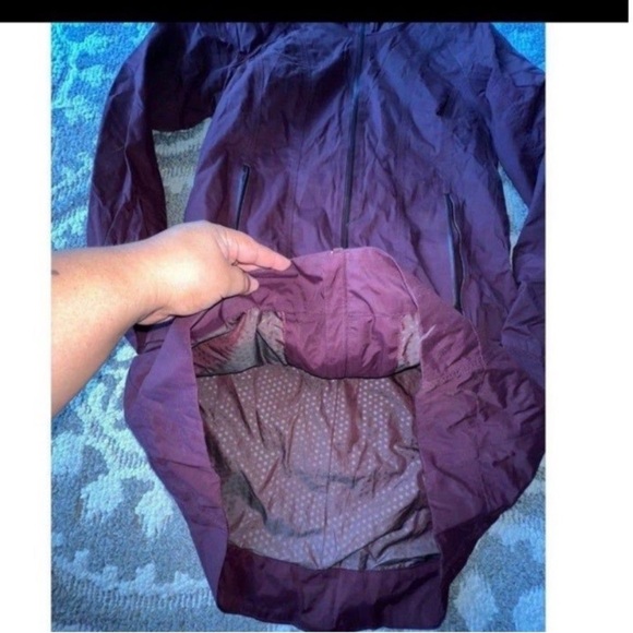 Lululemon right as rain jacket size 8 - Picture 6 of 12